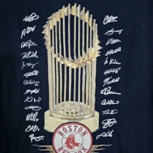 Boston Redsox World Series 2018 v neck shirt! signatures back! Size lg